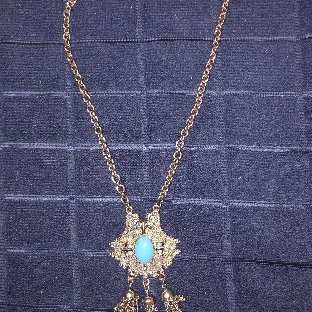 Elegant Gold and Turquoise Pendant Necklace